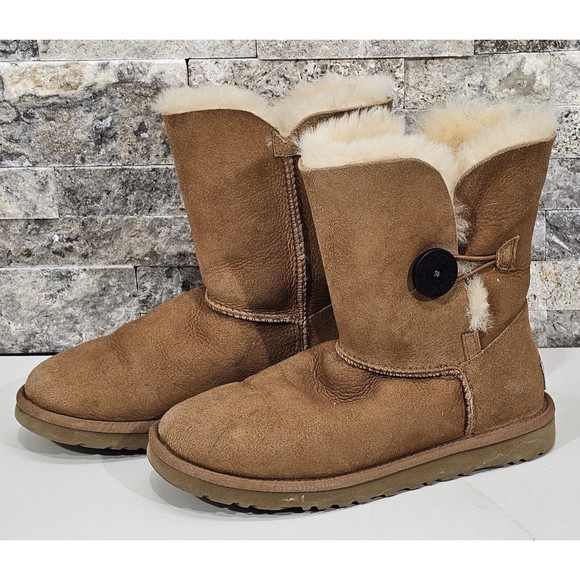 UGG Classic Bailey Button Boots in Chestnut Leather Sheepskin Womens 6 Warm Cozy - Picture 2 of 12